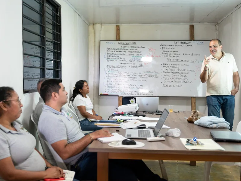 fortalecer las economías propias